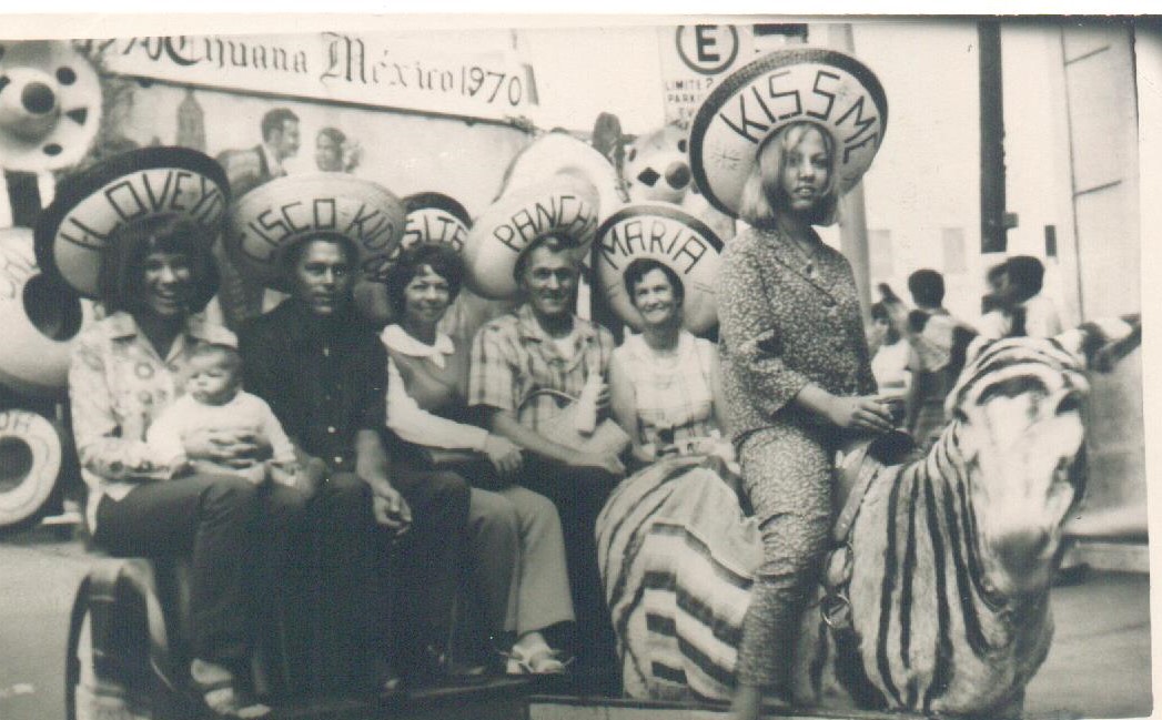 Priscilla, Buddy, Jimmie, Pop, Mom, Bobbie, Shelina in Mexico 1970